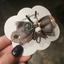 Load image into Gallery viewer, Elegant Bow Rhinestone Hair Clip