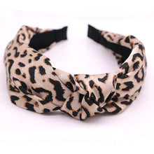 Load image into Gallery viewer, Leopard Knot Hairband